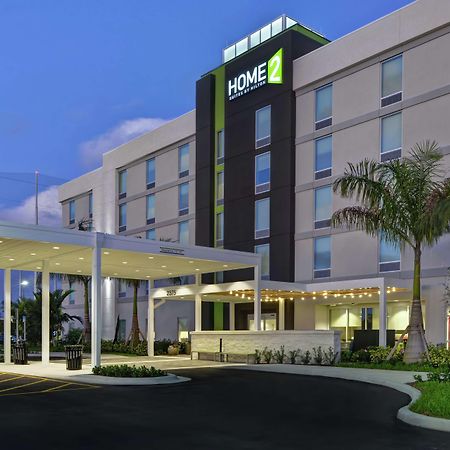 Home2 Suites By Hilton West Palm Beach Airport Cloud Lake Exterior foto