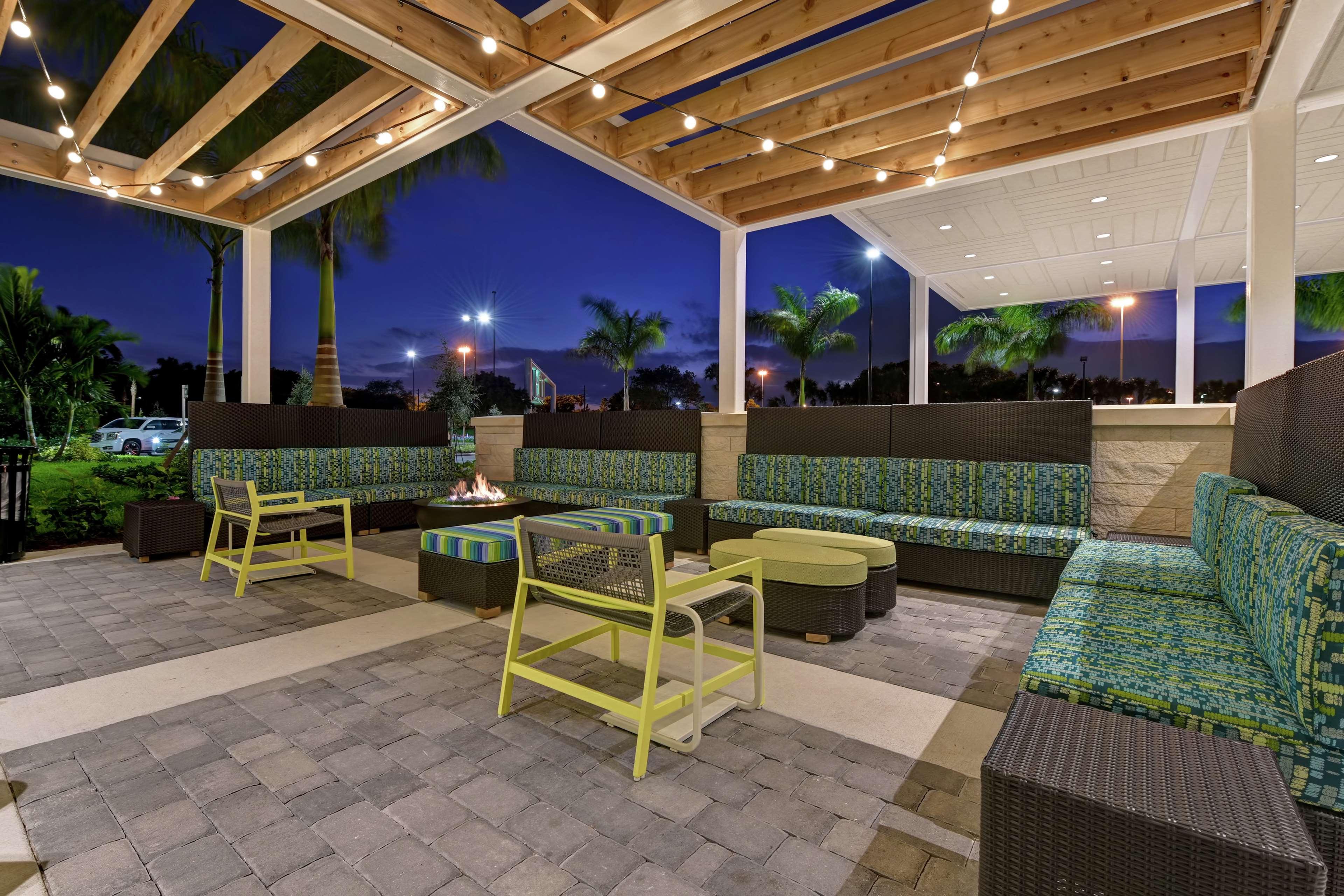 Home2 Suites By Hilton West Palm Beach Airport Cloud Lake Exterior foto